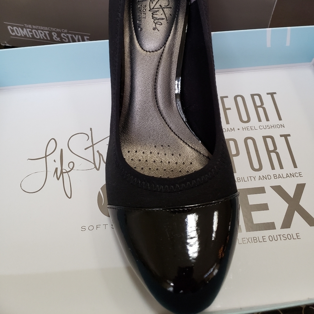 New black pumps